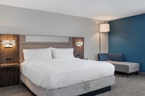 Desk, laptop workspace, blackout curtains, iron/ironing board - Holiday Inn Express & Suites Westfield Indianapolis by IHG (Westfield)