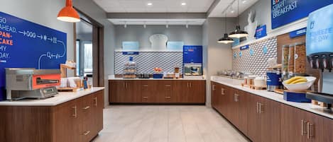 Buffet déjeuner gratuit tous les jours