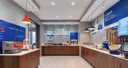 Holiday Inn Express & Suites Westfield Indianapolis by IHG