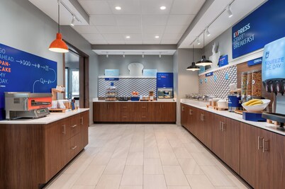 Holiday Inn Express & Suites Westfield Indianapolis by IHG