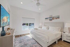 5 bedrooms, desk, iron/ironing board, travel cot