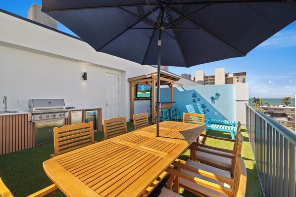 Outdoor dining