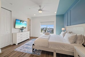 5 bedrooms, desk, iron/ironing board, travel crib