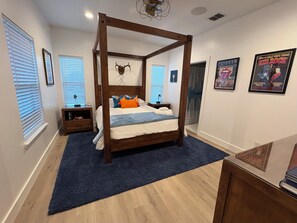 3 Schlafzimmer, Schreibtisch, Bügeleisen/Bügelbrett, WLAN
