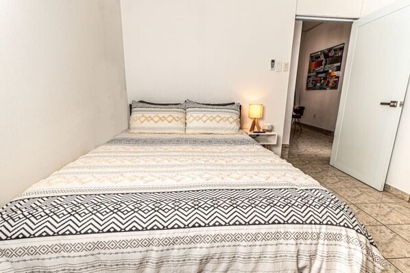 3 bedrooms, desk, iron/ironing board, WiFi
