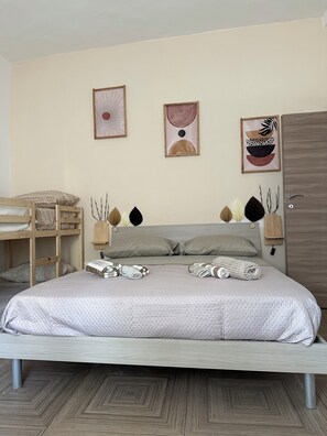 2 bedrooms, iron/ironing board, free WiFi, bed sheets