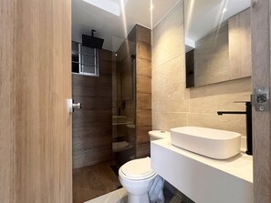Shower, towels, soap, toilet paper - Relax in Flandes Tolima, apartment with Swimming Pool (Flandes)