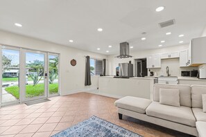 Micro-ondes, four, plaque de cuisson, lave-vaisselle