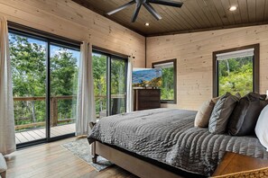 3 slaapkamers, een strijkplank/strijkijzer, reisbedje, gratis wifi