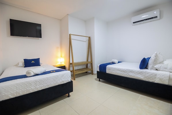 ห้องแฟมิลี่ทริปเปิล | ผ้านวมขนเป็ด, พื้นที่ทำงานแบบใช้แล็ปท็อป, Wi-Fi ฟรี, ผ้าปูที่นอน