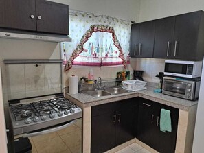 Mikrobølgeovn, ovn og kokeplater