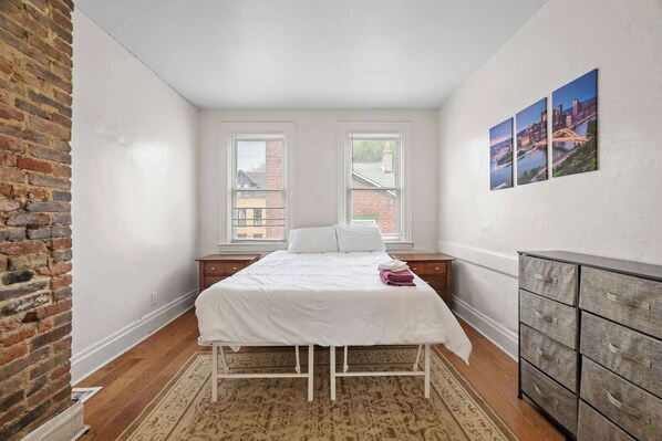 3 bedrooms, desk, iron/ironing board, travel cot