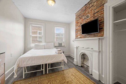 Comfy 3 Bed Northside Home - Near Stadiums!