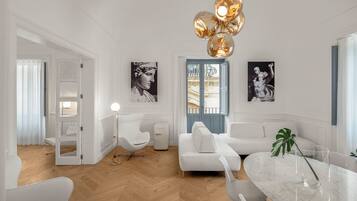 Luxury-Suite, 1 King-Bett und Schlafsofa, Stadtblick | Wohnbereich