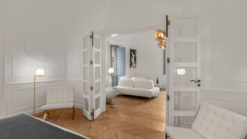 Luxury-Suite, 1 King-Bett und Schlafsofa, Stadtblick | 1 Schlafzimmer, kostenloses WLAN