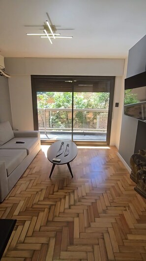 Smart TV - Charming 2-bedroom apartment with AC, WiFi close by Buen Pastor & Patio Olmos (Córdoba)
