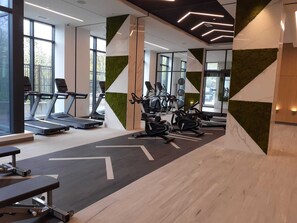 Fitness facility - Luxurious new 2Bed 2Bath Condo in DT Core, SQ1, Mississauga City Centre (Mississauga)