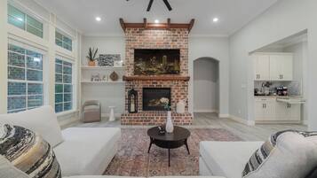 Smart TV, fireplace