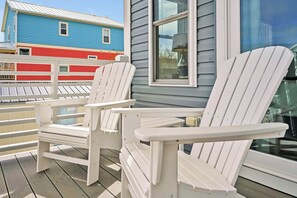 Terrace/patio - Stay Happy as a Clam – Your Coastal Escape in Carolina Beach! (Carolina Beach)