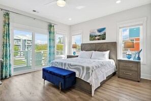 4 bedrooms, desk, free WiFi, bed sheets - Stay Happy as a Clam – Your Coastal Escape in Carolina Beach! (Carolina Beach)