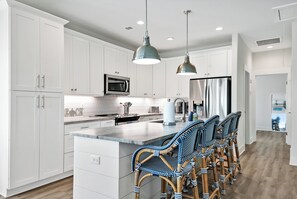 Fridge, microwave, oven, stovetop - Stay Happy as a Clam – Your Coastal Escape in Carolina Beach! (Carolina Beach)