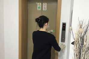 Unclassified image, 5 of 43, button - Weibo Inn (Shanghai Zhongshan Park) (Shanghai)