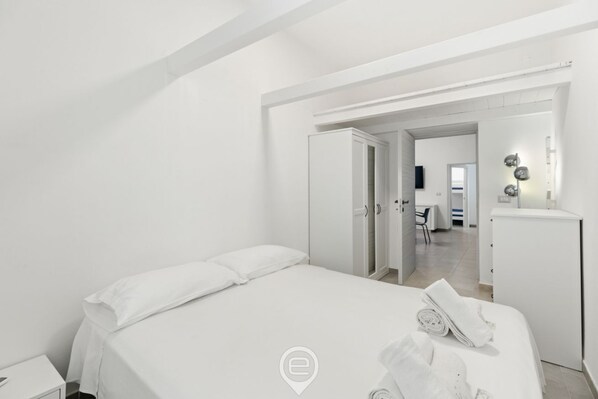2 bedrooms, travel crib, WiFi, bed sheets