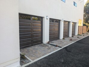 Exterior detail - Finnish Steam Sauna, Hot Tub, Cold Plunge, Safe, Central, Garage, Oceanview Roof (Oceanside)