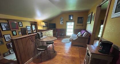 Traditional bed & breakfast - Hunter Hill Farm - One Bedroom Private Bathroom