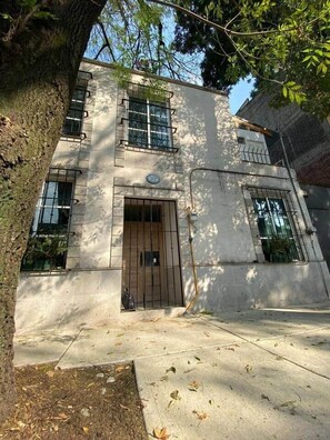 Fachada de la propiedad