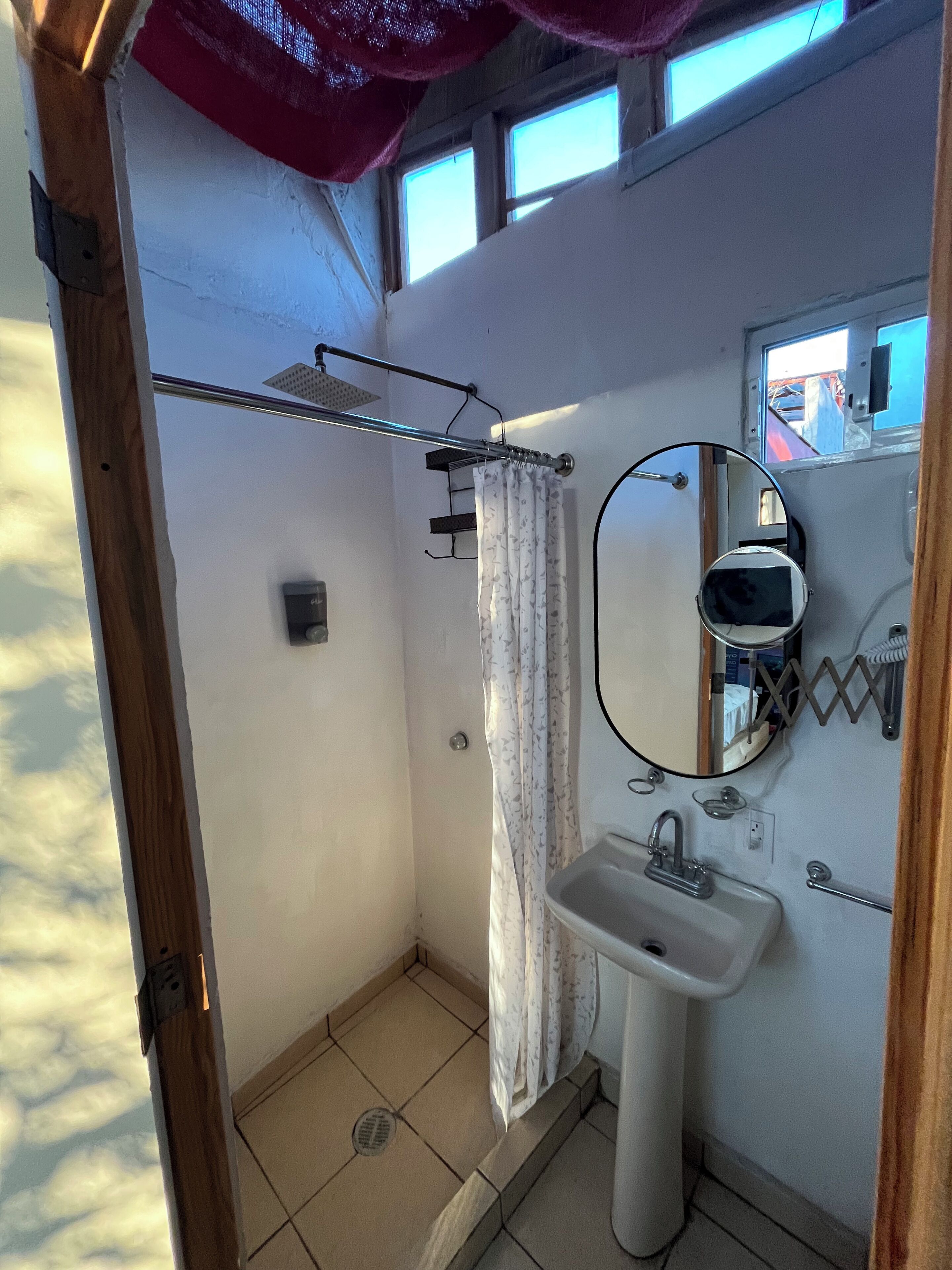 Estudio básico, balcón | Baño