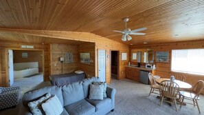 TV - Peaceful Log Cabin Perfect for Cozy Couples' Retreat | Scenic Riverfront (Gladwin)