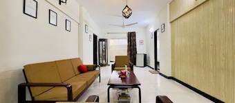 Marvee Inn: Best Sea View Room on Marine Drive, Block 2, Clifton