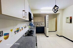 Fridge, oven, stovetop, toaster