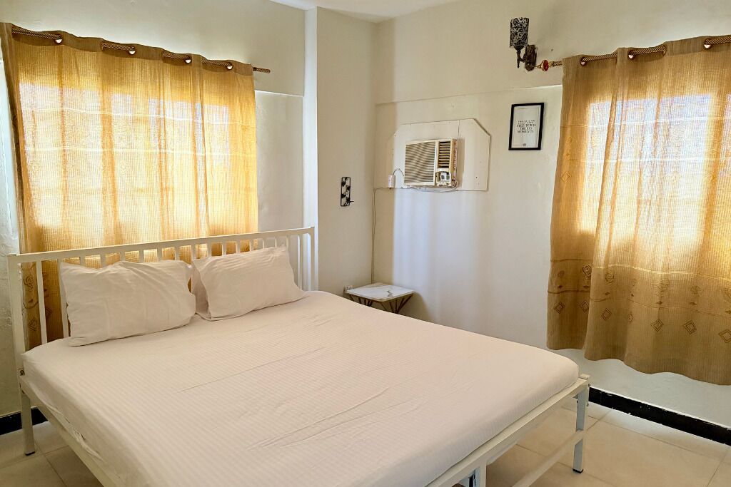 1 室のベッドルーム、デスク、WiFi、ベッドシーツ