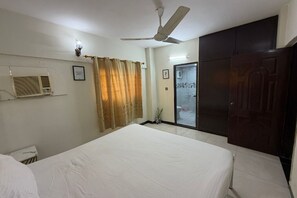 1 habitación, escritorio, wifi y ropa de cama