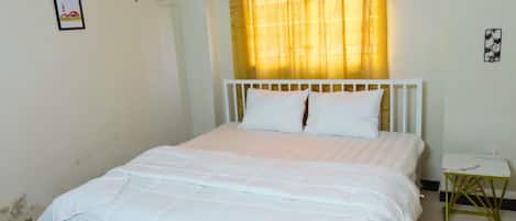 1 bedroom, desk, WiFi, bed sheets