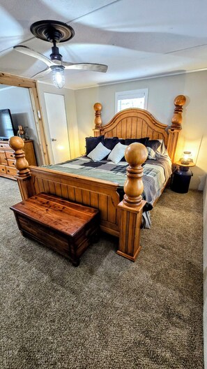 2 slaapkamers, een strijkplank/strijkijzer, gratis wifi, beddengoed