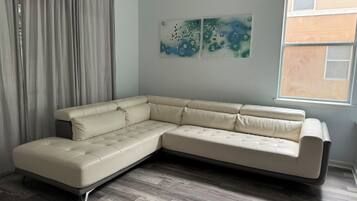 Smart-tv en een computerscherm