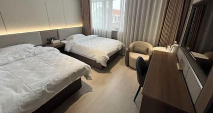 Longkou Zhaoren Business Hotel