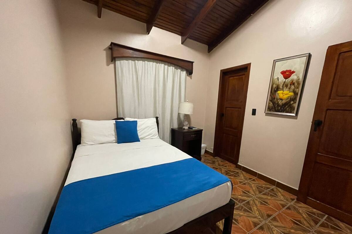 Basic Single Room | Laptop workspace, WiFi (free), bed sheets