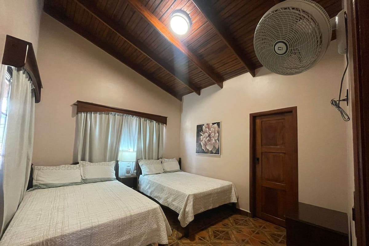 Basic Double Room | Laptop workspace, WiFi (free), bed sheets