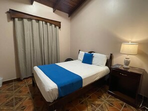 Classic Single Room | Laptop workspace, free WiFi, bed sheets - hostal marias (Copan Ruinas)