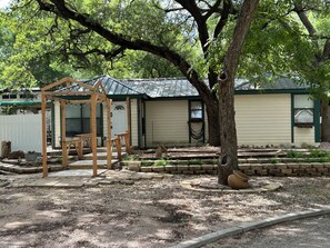 المنطقة المحيطة ب�المنشأة