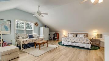 Cottage, Multiple Beds, Balcony, Garden View (HOPETOWN ROAD 600) | 3 bedrooms, individually decorated, individually furnished