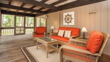 House, Multiple Beds, Kitchen, Garden View (ROBINS LANE 20) | Living area