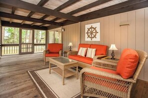 House, Multiple Beds, Kitchen, Garden View (ROBINS LANE 20) | Living area