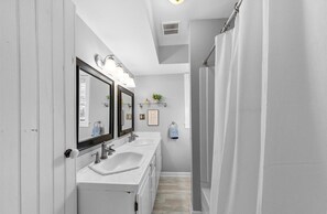 Bathroom - Kent Street 54 (Rehoboth Beach)