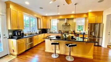 House, Multiple Beds, Patio, Garden View (BAYARD AVENUE 404) | Private kitchen | Coffee/tea maker