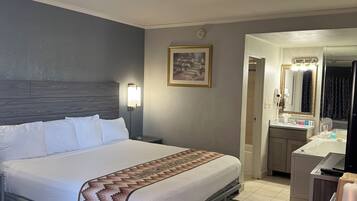 Luxury Single Room, 1 Bedroom | Desk, iron/ironing board, free WiFi, bed sheets